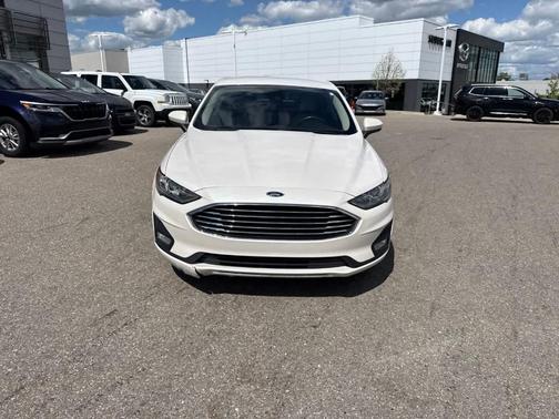White Platinum Tri-Coat Metallic 2020 Ford Fusion SE