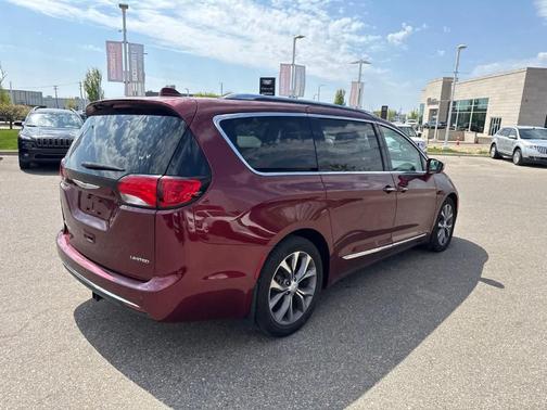 Velvet Red Pearlcoat 2018 Chrysler Pacifica Limited