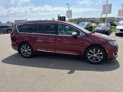Velvet Red Pearlcoat 2018 Chrysler Pacifica Limited