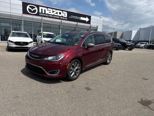 Velvet Red Pearlcoat 2018 Chrysler Pacifica Limited