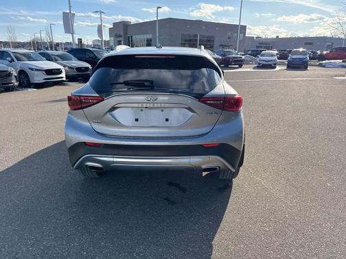 2018 INFINITI QX30 ESSENTIAL