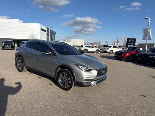 2018 INFINITI QX30 ESSENTIAL