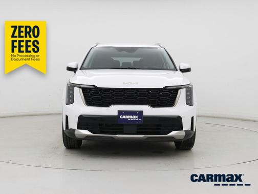 White 2024 Kia Sorento S