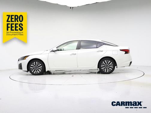 White 2024 Nissan Altima SV