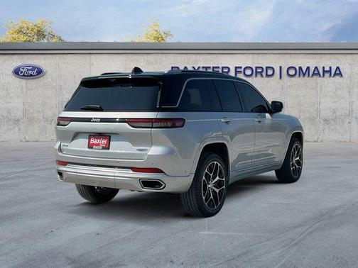 2022 Jeep Grand Cherokee Summit