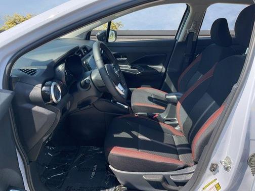 2024 Nissan Versa 1.6 SR