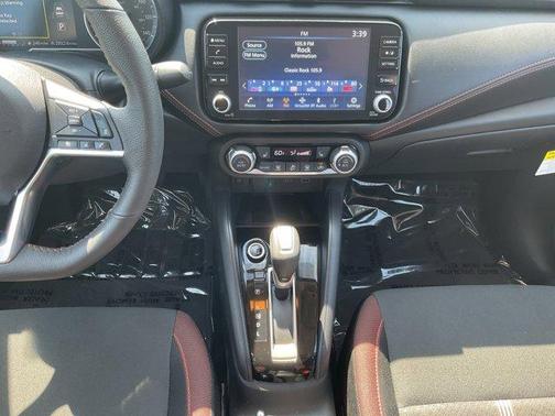 2024 Nissan Versa 1.6 SR