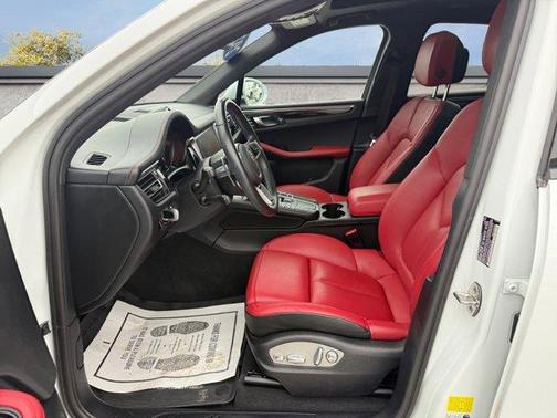 2021 Porsche Macan Base