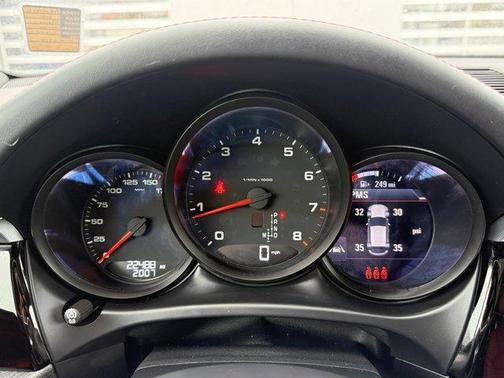 2021 Porsche Macan Base