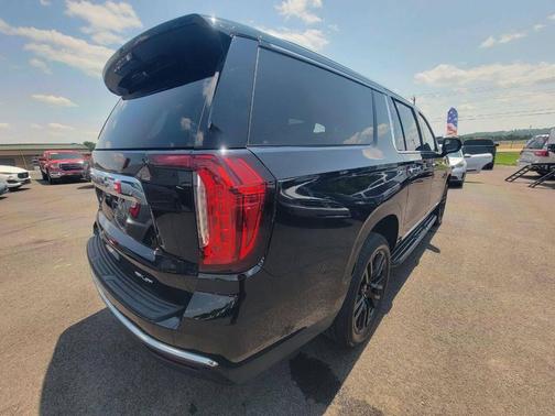 2022 GMC Yukon XL SLT