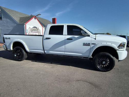 2018 RAM 2500 Tradesman Crew Cab 4x4 8' Box