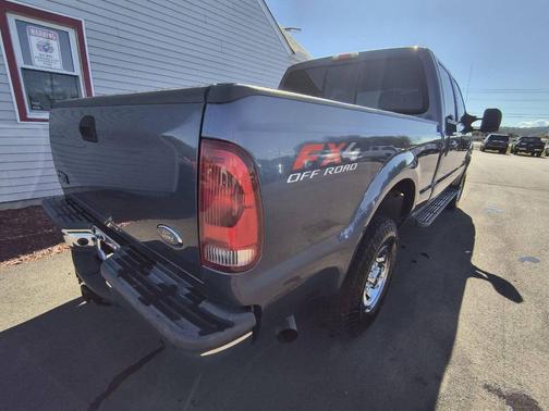 2004 Ford F-250 XLT Crew Cab