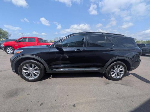 Black 2021 Ford Explorer XLT
