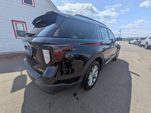 Black 2021 Ford Explorer XLT