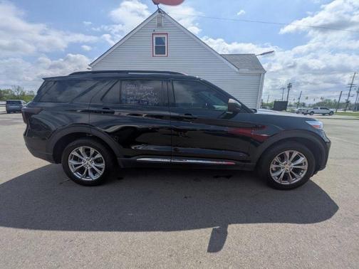 Black 2021 Ford Explorer XLT