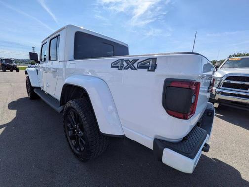 White 2022 Jeep Gladiator Overland