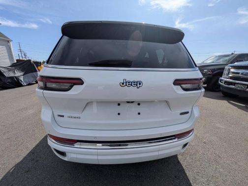 Off White 2021 Jeep Grand Cherokee L Overland