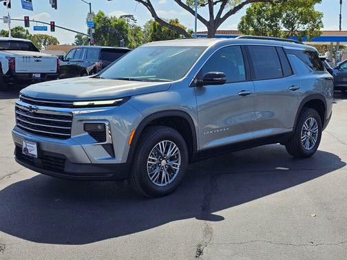 Sterling Gray Metallic 2026 Chevrolet Traverse LT