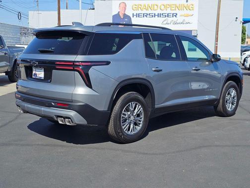 Sterling Gray Metallic 2026 Chevrolet Traverse LT