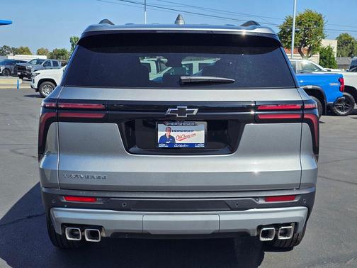 Sterling Gray Metallic 2026 Chevrolet Traverse LT