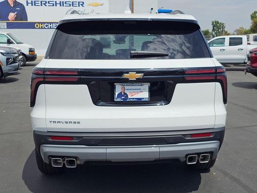 Summit White 2026 Chevrolet Traverse LT