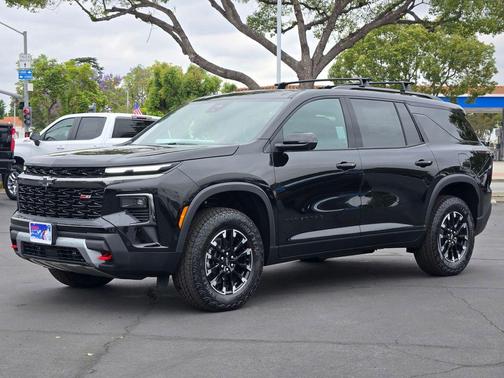Mosaic Black Metallic 2026 Chevrolet Traverse AWD Z71