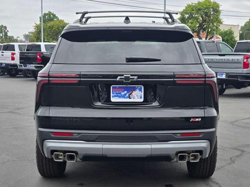 Mosaic Black Metallic 2026 Chevrolet Traverse AWD Z71