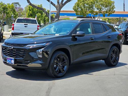 Mosaic Black Metallic 2026 Chevrolet Trax FWD ACTIV