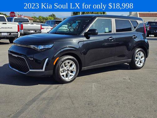 Fusion Black 2023 Kia Soul LX