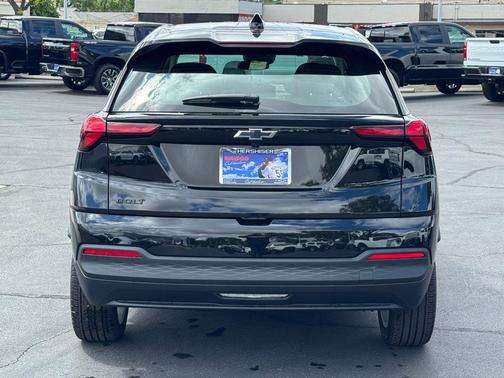 Gb8 2027 Chevrolet Bolt LT FWD