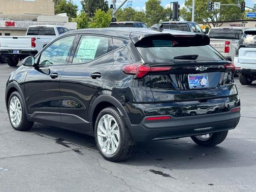 Gb8 2027 Chevrolet Bolt LT FWD