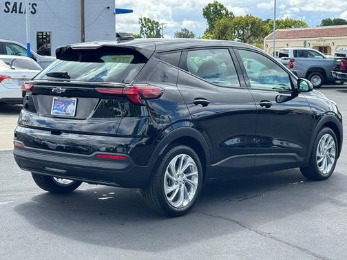 Gb8 2027 Chevrolet Bolt LT FWD