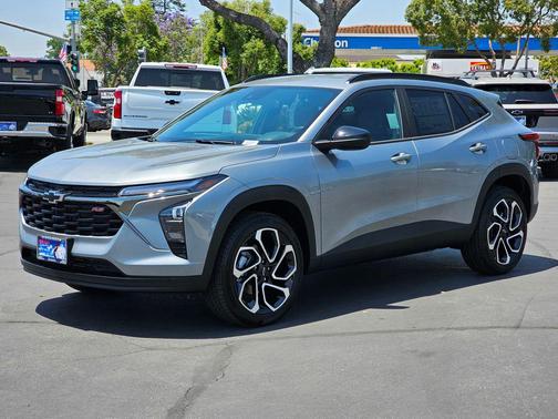 Sterling Gray Metallic 2026 Chevrolet Trax FWD 2RS