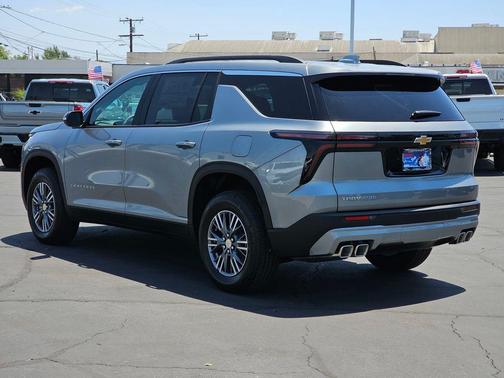 Sterling Gray Metallic 2026 Chevrolet Traverse LT