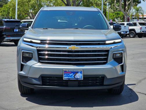 Sterling Gray Metallic 2026 Chevrolet Traverse LT