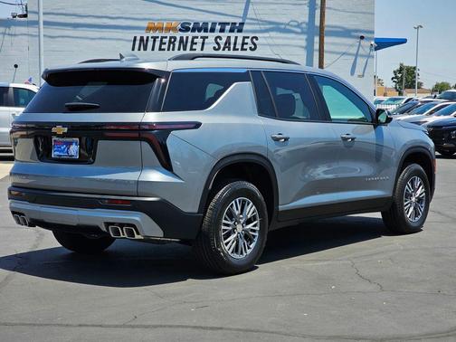 Sterling Gray Metallic 2026 Chevrolet Traverse LT