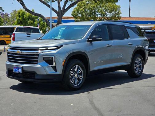 Sterling Gray Metallic 2026 Chevrolet Traverse LT