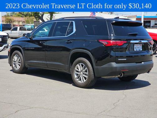 Mosaic Black Metallic 2023 Chevrolet Traverse LT Cloth