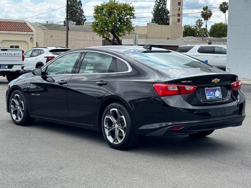 Mosaic Black Metallic 2024 Chevrolet Malibu FWD 1LT