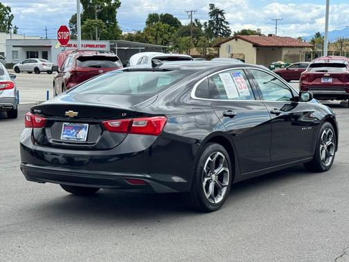 Mosaic Black Metallic 2024 Chevrolet Malibu FWD 1LT