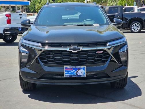 Mosaic Black Metallic 2026 Chevrolet Trax FWD 2RS