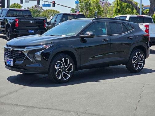 Mosaic Black Metallic 2026 Chevrolet Trax FWD 2RS