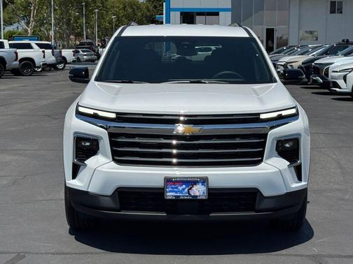 Summit White 2026 Chevrolet Traverse LT