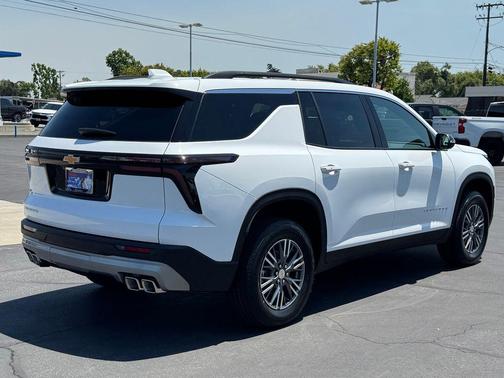 Summit White 2026 Chevrolet Traverse LT