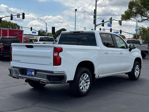 Summit White 2026 Chevrolet Silverado 1500 LT