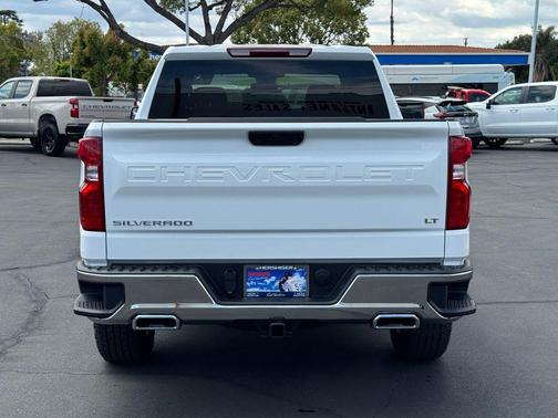 Summit White 2026 Chevrolet Silverado 1500 LT