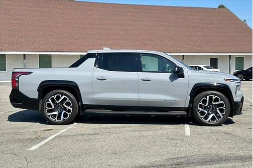 2025 Chevrolet Silverado EV RST