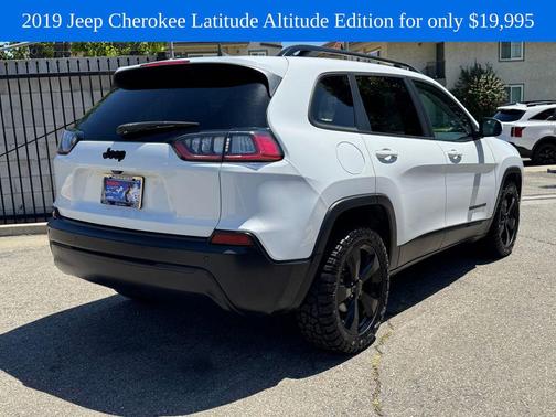 Bright White Clearcoat 2019 Jeep Cherokee Altitude