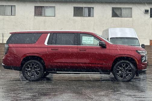 2026 Chevrolet Suburban LT