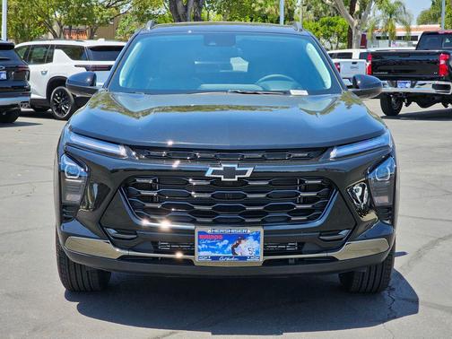 Mosaic Black Metallic 2026 Chevrolet Trax FWD ACTIV